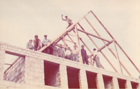 Budowa konstrukcji dachu